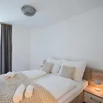 Myflat Wave Amber Apartment *